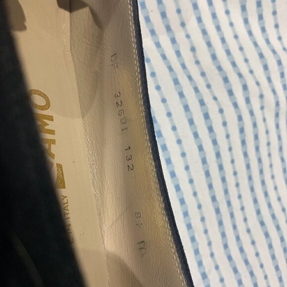 Salvatore Ferragamo Classic Round Toe Suede Low Heeled Pumps Size 8.5 Black - Picture 12 of 12